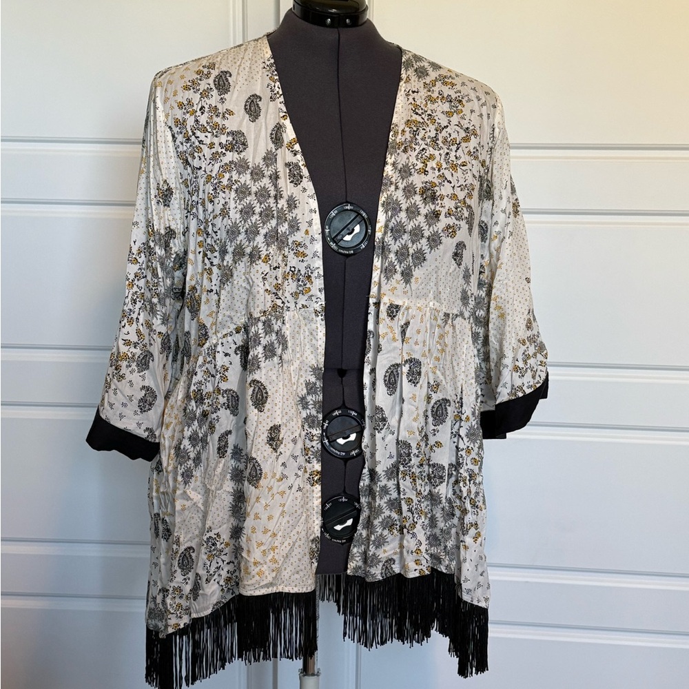 Maurices Black and Cream Floral Kimono